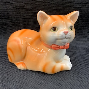 Otagari Orange Musical Cat Figurine: Vintage &quot;Memory&quot; Music Box