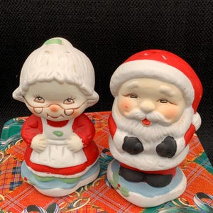 Mr and Mrs Claus Salt Pepper Shakers, Christmas Table Decor, Festive Kitchen Decor, Holiday Season Dining, Santa Claus Decor