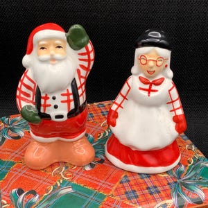 Mr and Mrs Claus Salt Pepper Shakers, Christmas Table Decor, Festive Kitchen Decor, Holiday Season Dining, Santa Claus Decor