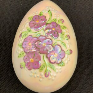 Groot keramisch paasei met deksel: met de hand gedecoreerd bloemendecor