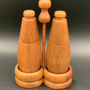 Vintage MCM Wooden Salt and Pepper Shakers: Retro Kitchen Decor