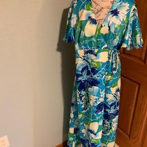 Vintage Tori Richard Hawaiian Dress: 60s Floral Luau Party Dress