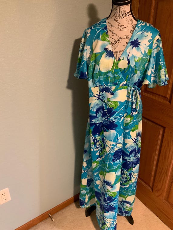 Vintage Tori Richard Hawaiian Dress, Ladies Fashion, Beach Vacation Wear