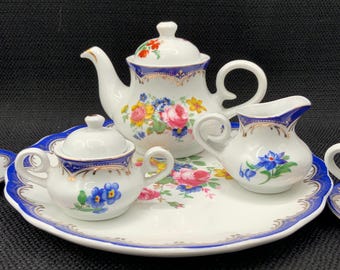 Miniature Tea Set for Dollhouse, Regal Tea Set, Tiny Teacups, Porcelain Dollhouse Decor, Collectible Miniature Tea ware