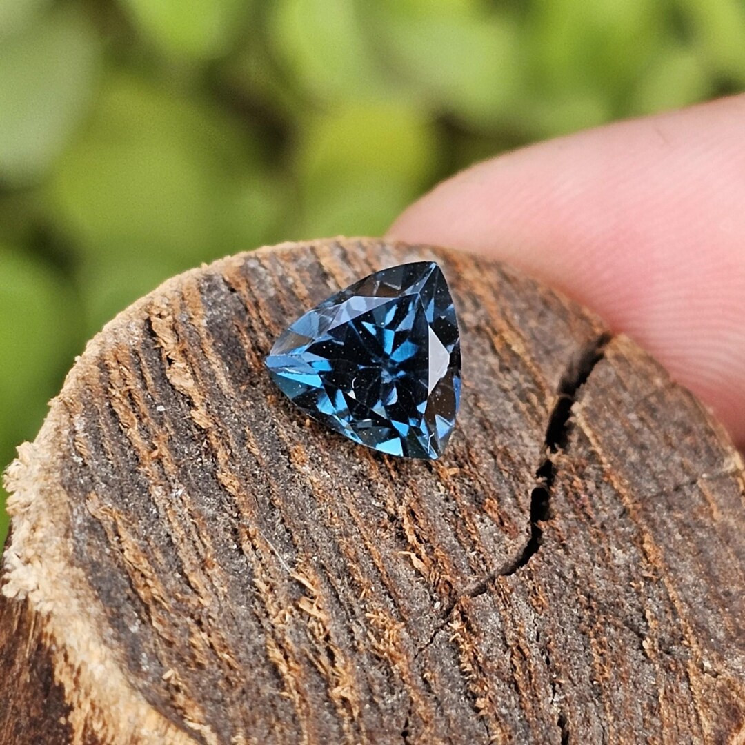 Natural London Blue Topaz Trillion Cut Gemstone: 2.35 Carat, Loupe ...