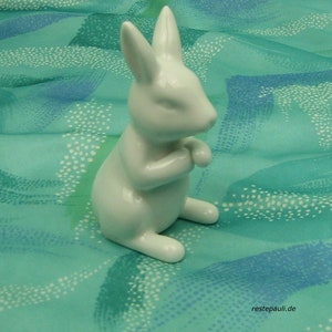Porcelain rabbit sitting TCM (vintage)