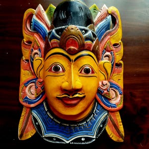 Antique wall mask, Art and ethnic object, in wood, India early 20th century carved and hand painted, Indian divinity mask, wall decoration