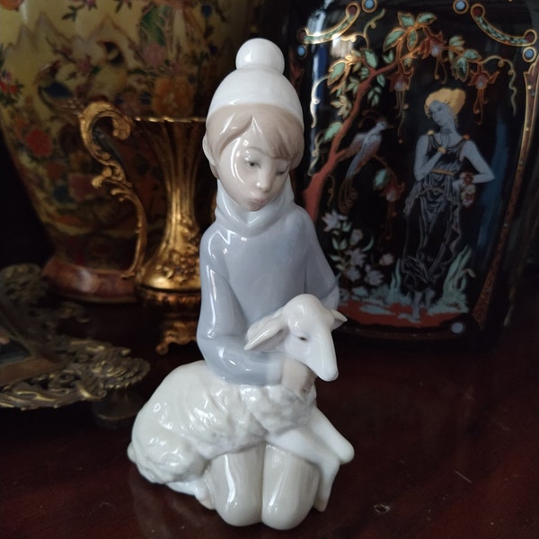 Lladro, Figurine Garçon avec un mouton, Espagne 1970 vintage, excellent état, marquage en dessous, peint à la main, unique, sculpture ancien