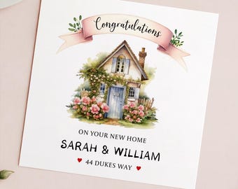 Könnte beinhalten: Glückwunschkarte zum neuen Zuhause mit einer Aquarell-Illustration eines Häuschens mit rosa Blumen und einem rosa Schleifenbanner mit dem Text "Glückwunsch". Die Karte enthält auch den Text "On your new home Sarah & William 44 Dukes Way".