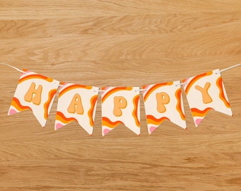 Peut inclure: Une bannière colorée avec le mot "HAPPY" écrit en lettres orange sur un fond blanc avec des lignes ondulées orange et rose.