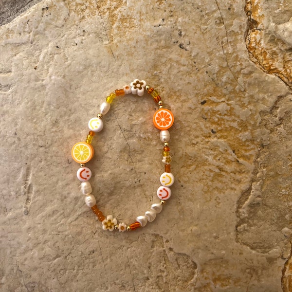 Perlenarmband gelb/orange mit 14 Karat vergoldeten Perlen, Smileys und Süßwasserperlen handmade