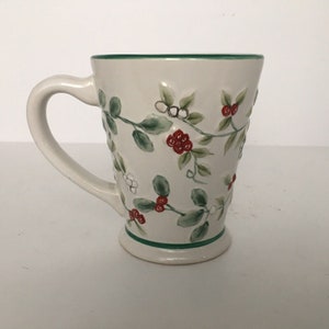 Pfaltzgraff Christmas Winterberry Pedestal Tea Mug Embossed 10 oz