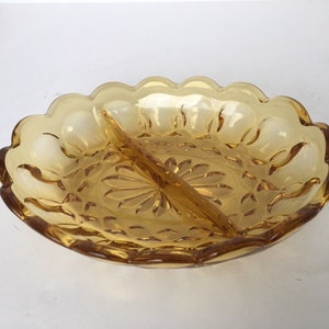 Anchor Hocking Fairfield Amber - Plato para dulces (7.0 in, dividido en diagonal, ovalado, pequeño)