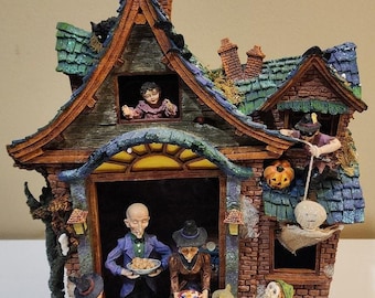 Department 56 Halloween Village Lighted House with Box 34375