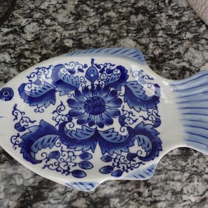 Blue and White Floral Fish Shaped Plate Dish Decorative Serving Tray