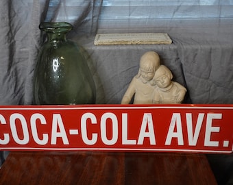 Coca-Cola ビンテージ広告立て看板 Coca-cola Avenue Street Sign Metal Embossed Advertising Decor 24X4