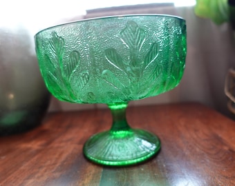 Vintage F.T.D 1975 green oak leaf art glass pedestal bowl/compote