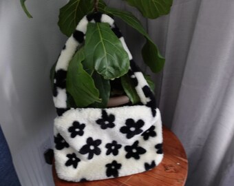 Black and white flower fluffy bag hotsell