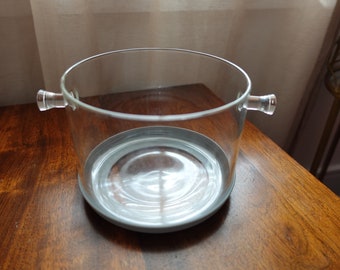 clear glass sauce pan with handles with silicone support mat