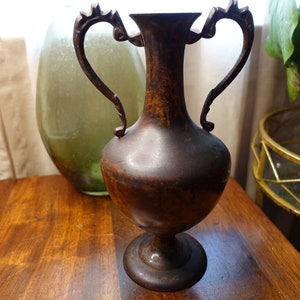 Sierlijke vintage metalen koperen vaas