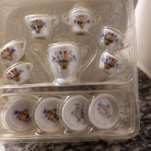 Juego de té de porcelana en miniatura vintage en paquete, diseño floral, juego de casa de muñecas
