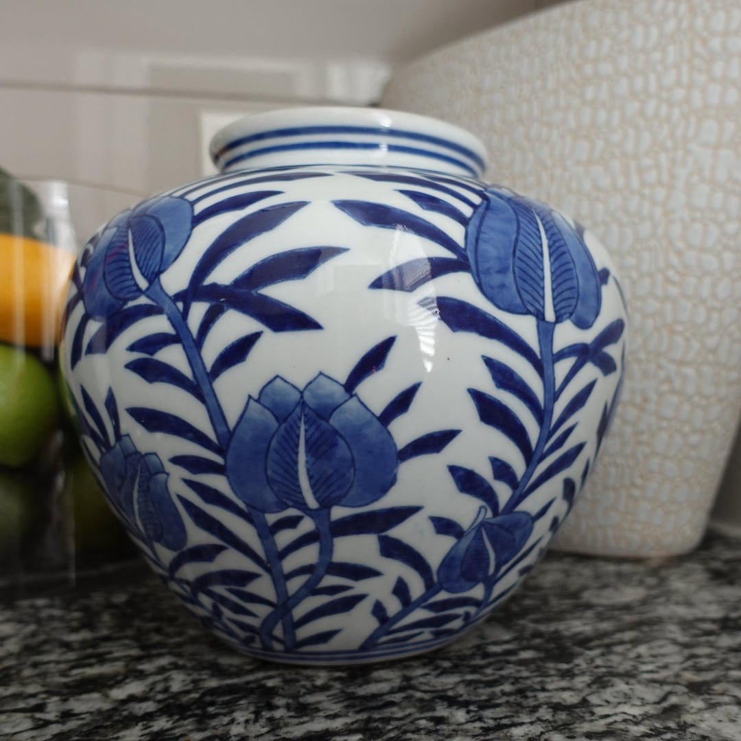 青白花柄の丸型花瓶 il_1080xN.7127813207_m1m6.jpg