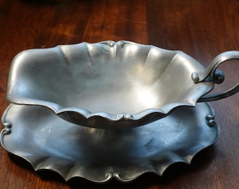 Vintage Metalars Peltro verzierten Zinn Sauciere mit Untertablett