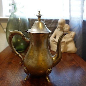 Vintage metal footed EPNS Made in India Teapot Kettle 9.5 inches tall with handle