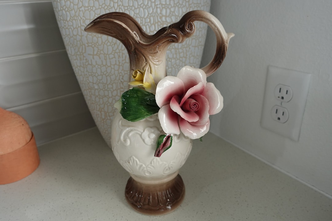 陶器製アートフラワー花瓶　カポディモンテ イタリア製 カポディモンテ 陶器 テーブルランプ 薔薇 カケ有り