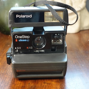 Vintage Polaroid onestep close up 600 instant film camera with strap