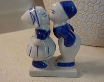 Delft Blue and White Holland Dutch boy and girl kissing vintage ceramic figurine