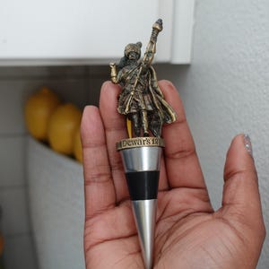Bottle Stopper for Dewar&#39;s 12 blended scotch whisky with figurine