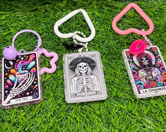 Llavero acrílico con diseño de carta del tarot
