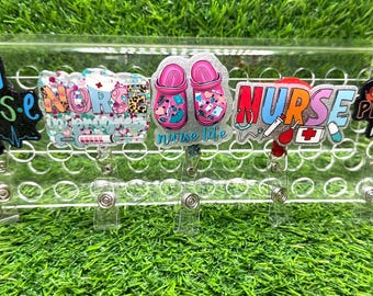 Intrekbare badgehaspel voor verpleegkundigen