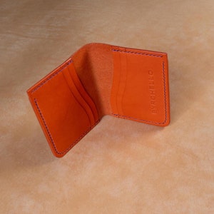Cartera de piel naranja hecha a mano: diseño minimalista de piel italiana con múltiples ranuras para tarjetas