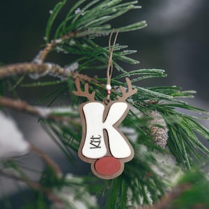 Reindoor Rentier Personalisierte Weihnachtsschmuck aus Holz, die mit Ihren Namen graviert ist. Personalisierte Verzierung für Kinder
