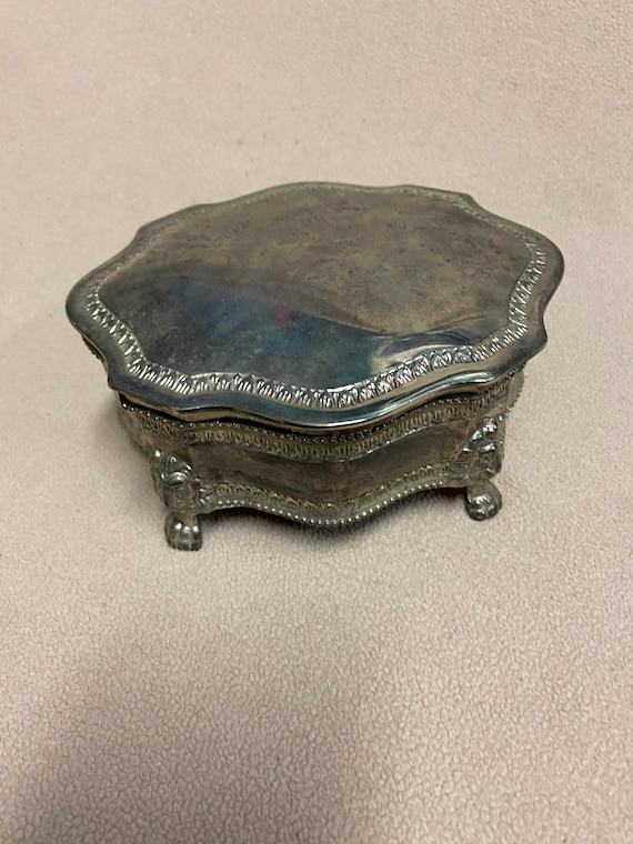 Metal jewelry box with blue velvet inside - image 1