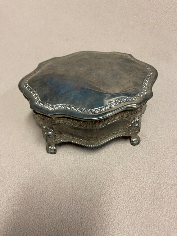velvet jewelry box with Gem