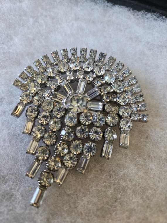 large Unsigned clear rhinestone brooch - image 2