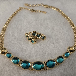 Vintage Monet Green cabachon goldtone necklace and earring set