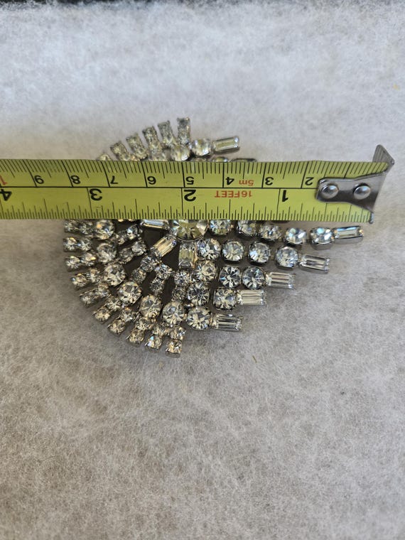 large Unsigned clear rhinestone brooch - image 6