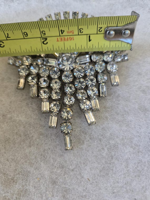 large Unsigned clear rhinestone brooch - image 7