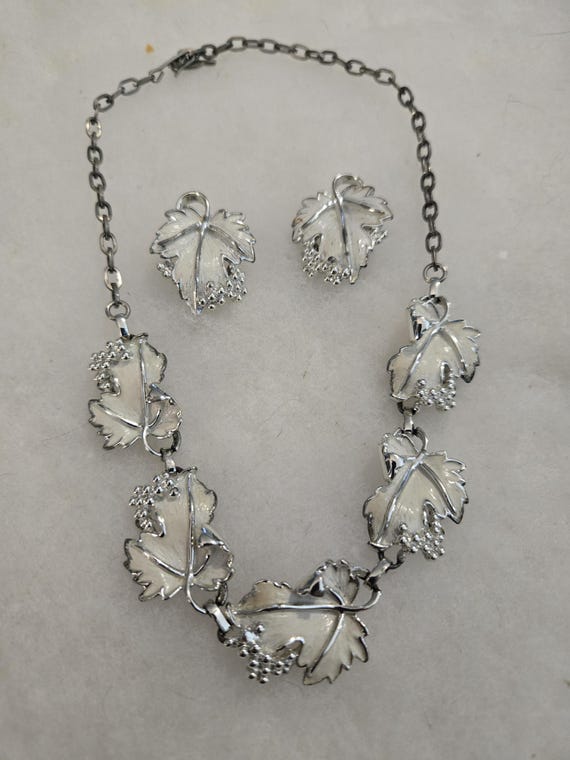 Sarah cov necklace and earrings set