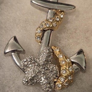KJL Anchor brooch