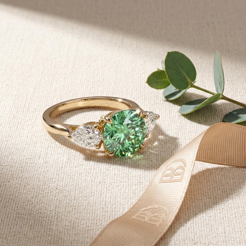 Fancy Circlular R 3 Carat Fancy Vivid Green Round Brilliant Lab Grown Diamond Three Stone ...
