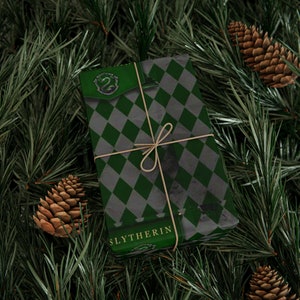 Premium AI Image  Harry potter christmas wrapping paper matte green  wrapping paper