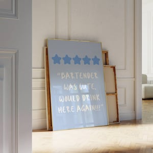 Wydruk artystyczny Funky Bar Cart, Preppy Kitchen Wall Decor, Uroczy barman, Estetyczny wystrój baru, Modna sztuka ścienna do kuchni, Wydruki na niebieskie wózki barowe