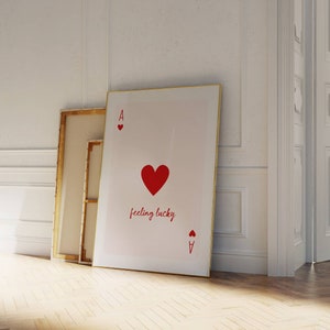 Glückliches Mädchen Druck, Gefühl Glück Druck, rotes Herz Ass Druck, Retro Kartendruck, Spielkarten Druck, Preppy Wandkunst, Girly Wanddruck