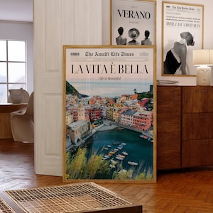 Póster de titular de periódico La Vita E Bella, Arte de pared de verano, Impresión de La Dolce Vita, Impresión de arte de periódico, Póster de verano de moda, Arte de pared de barco