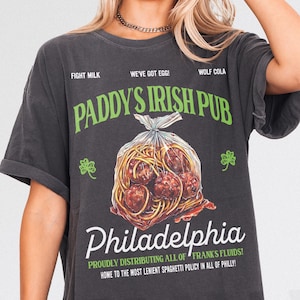 Camiseta gráfica Sunny de Paddy's Irish Pub: Camiseta retro de programa de televisión de Filadelfia